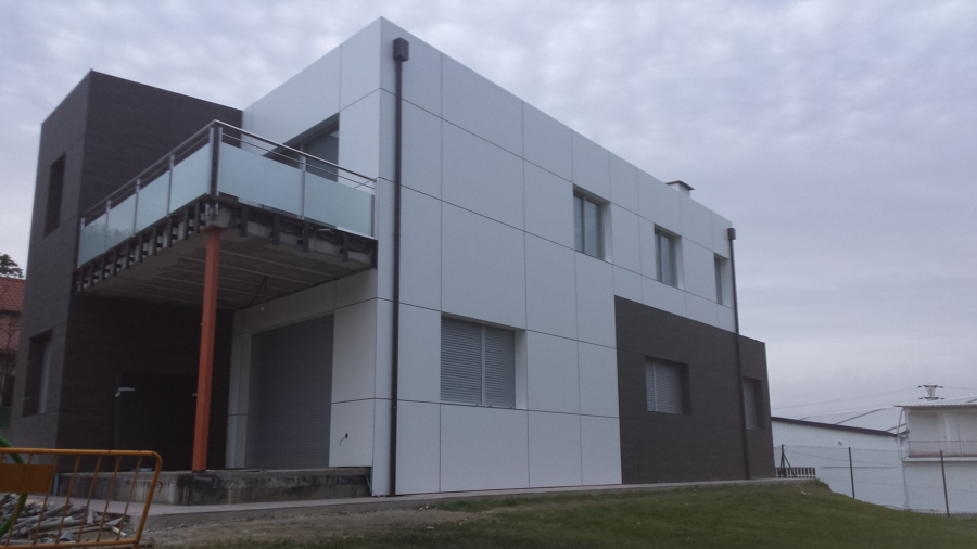 CHALET UNIFAMILIAR FACHADA VENTILADA