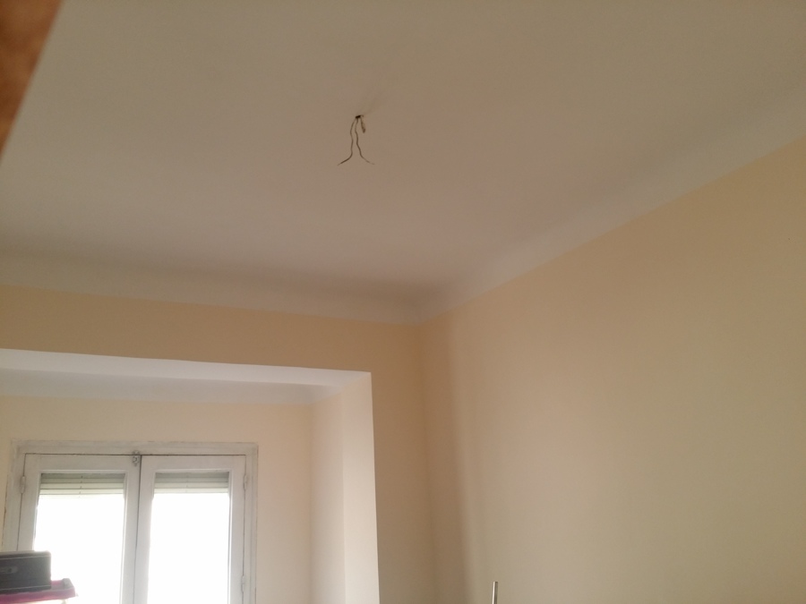 Techo y pared pintados