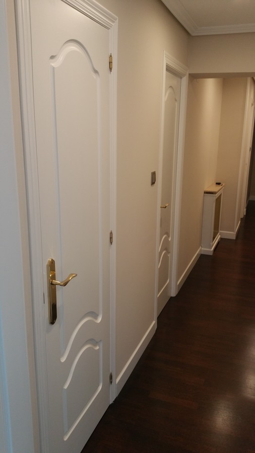 Pasillo lacado y reformado