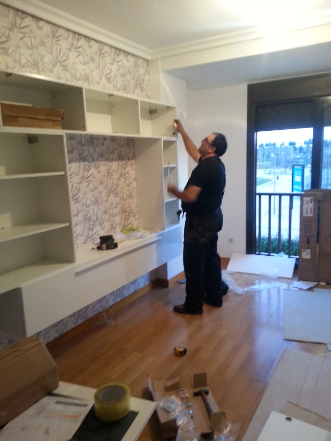 Montaje de muebles anclados en pared