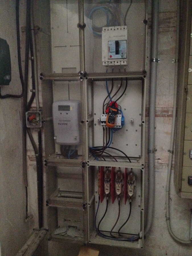 Construcción de un cuadro de abonado para local comercial de Barcelona (2016)