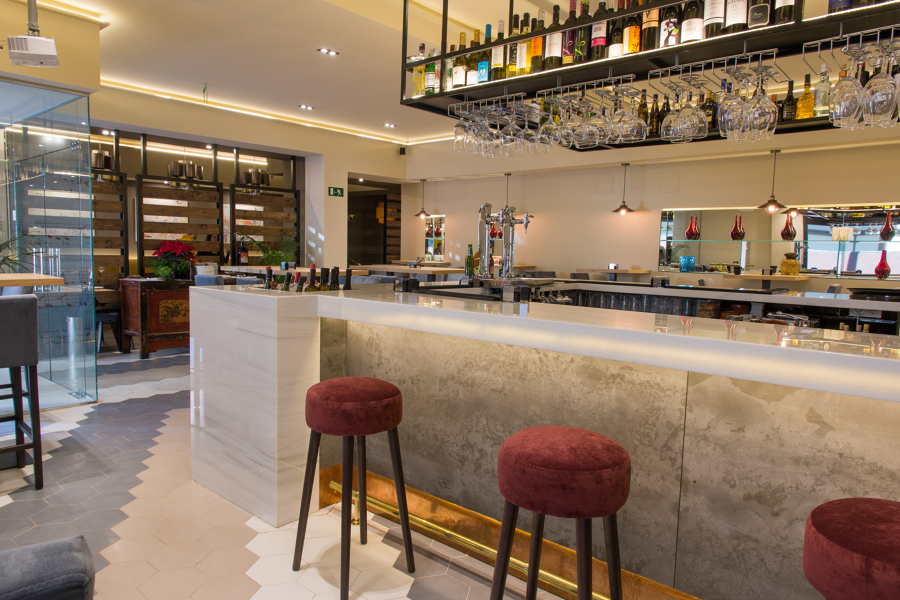 PROYECTO, EJECUCIÓN Y AMUEBLAMIENTO DE RESTAURANTE EN MADRID