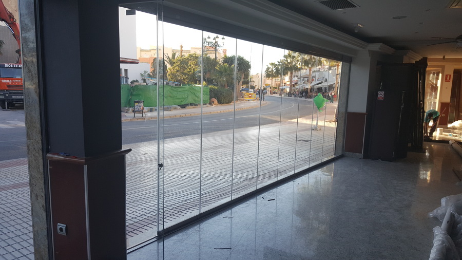 Cortina de cristal en Málaga Www.moderglass.net 