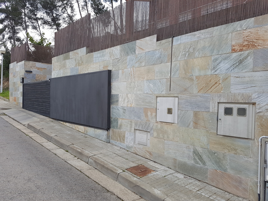 Azulejos de exterior de piedra natural.