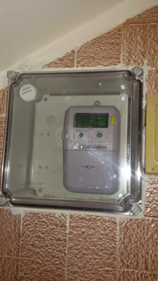 Contador en rellano escalera