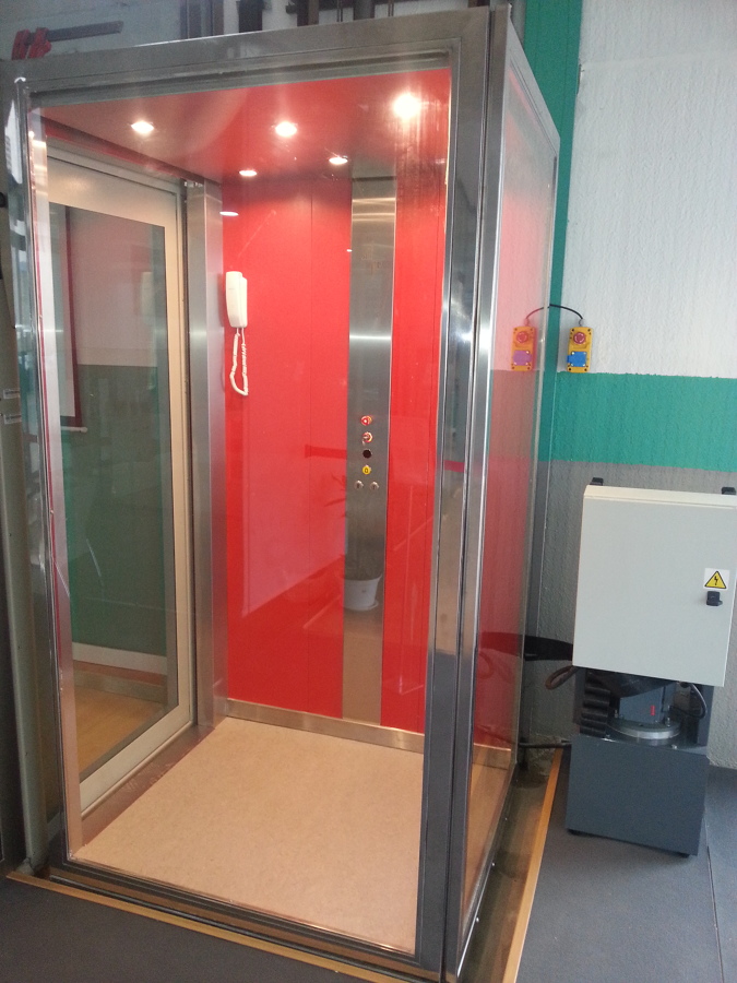 Elevador de nuestra exposición. 