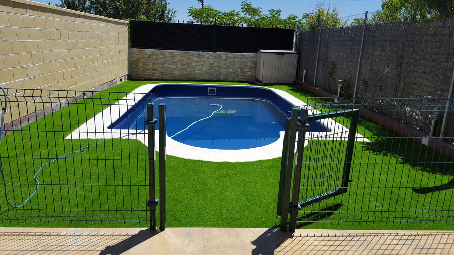 Instalación de 60m2 en perímetro de piscina