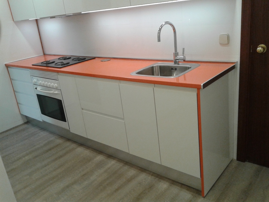 puertas en blanco brillo