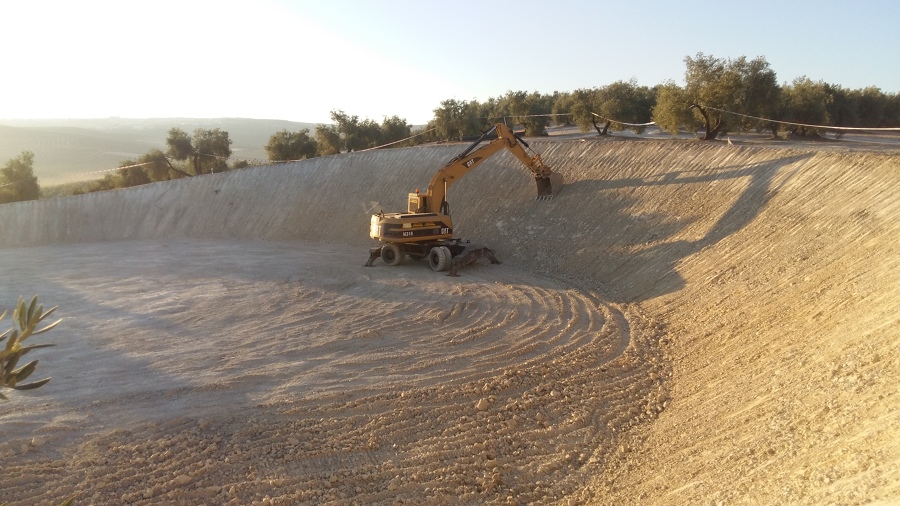 Excavacíon embalse metalico