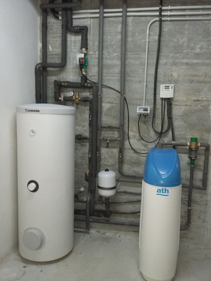 ACUMULADOR INTERCAMBIADOR SOLAR DE 300 LITROS + DESCALCIFICADOR