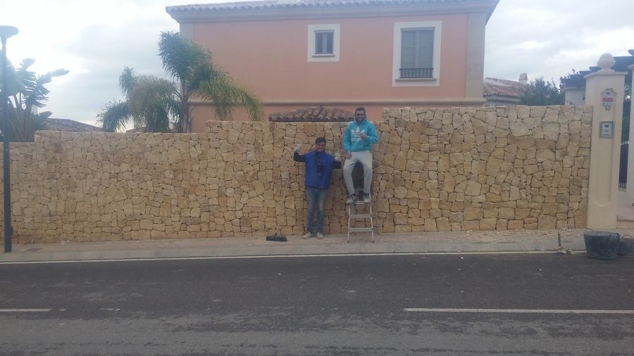 Muro de piedra natural