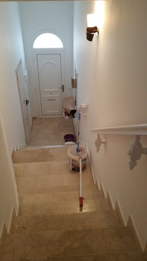 Pintado de la entrada de casa unifamiliar 