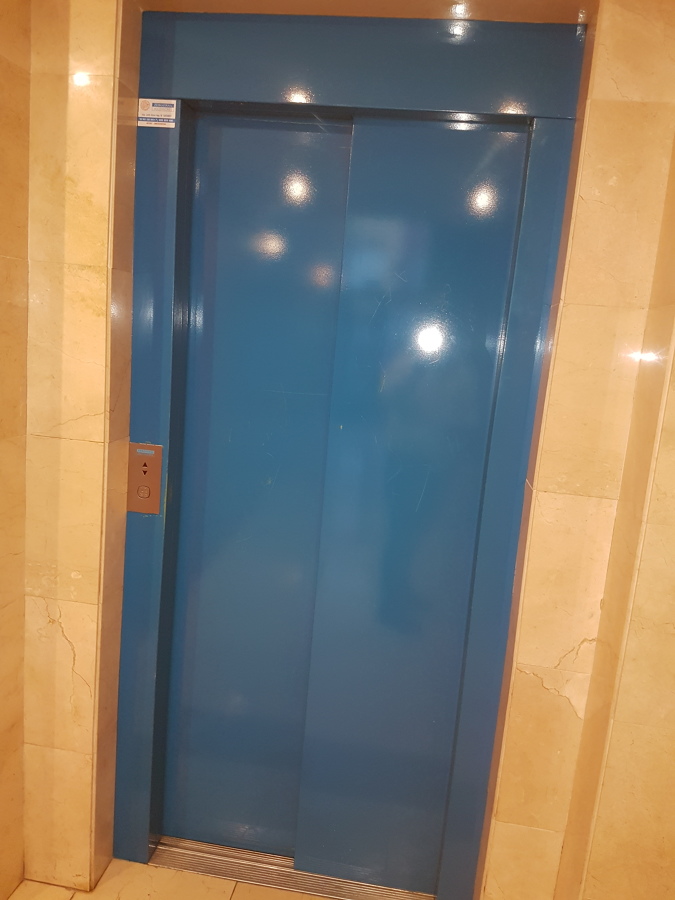 Esmaltado de puerta de ascensor