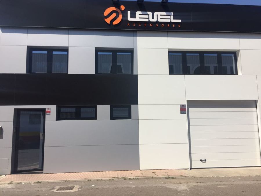 FACHADA OFICINAS ASCENSORES LEVEL
