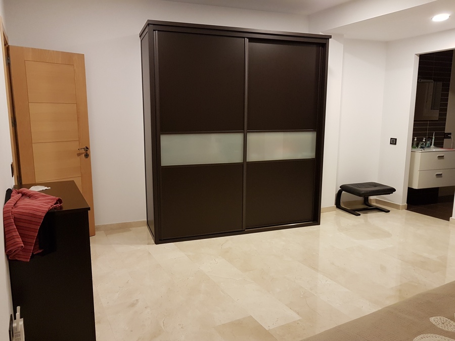Dormitorio completo con armario a medida en Tenerife 2