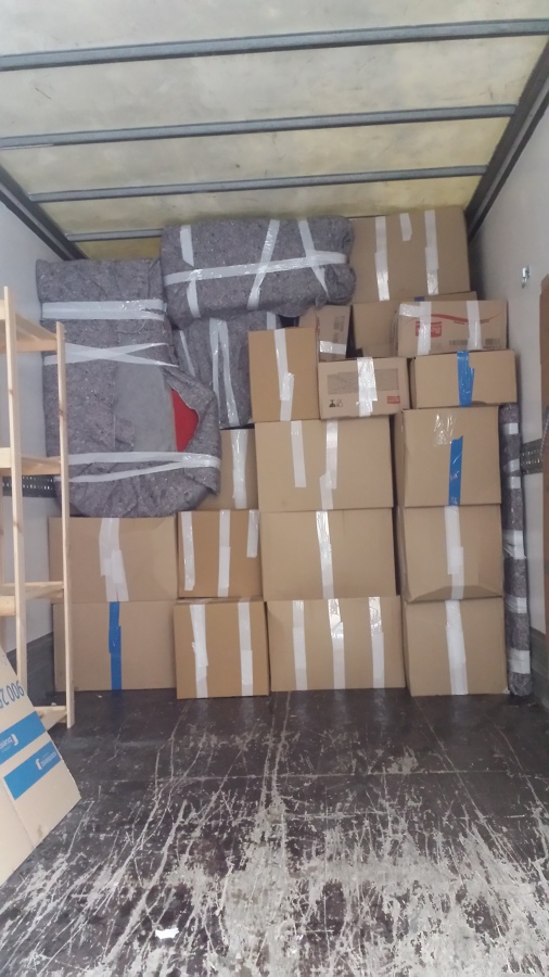 colocación perfecta de muebles y cajas