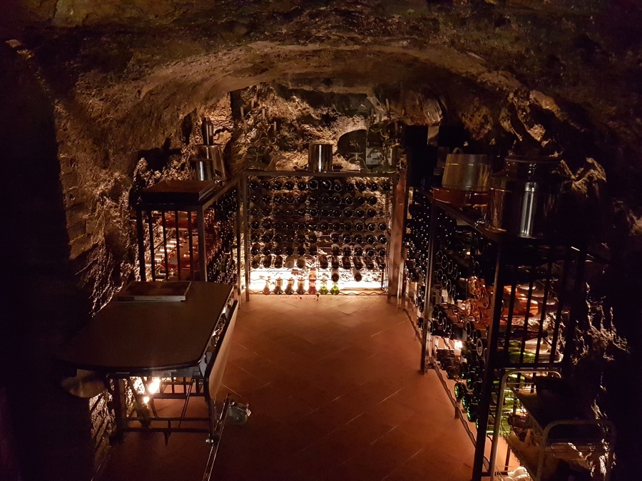 Iluminación bodega en casa particular