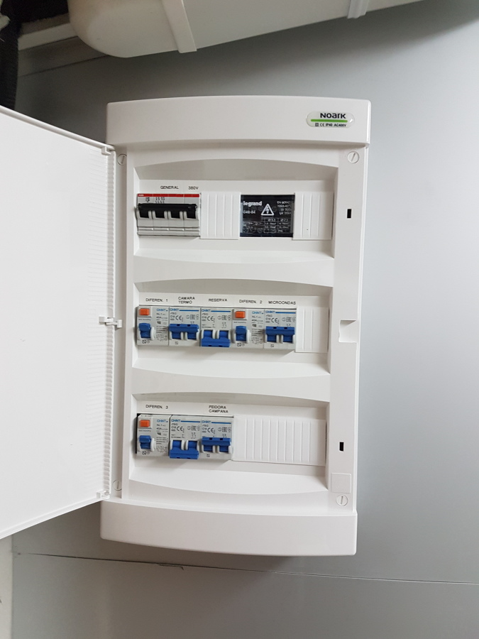 Parte exterior cuadro electrico