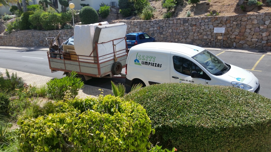 desalojo de  almacenes  cocheras trateros  y naves