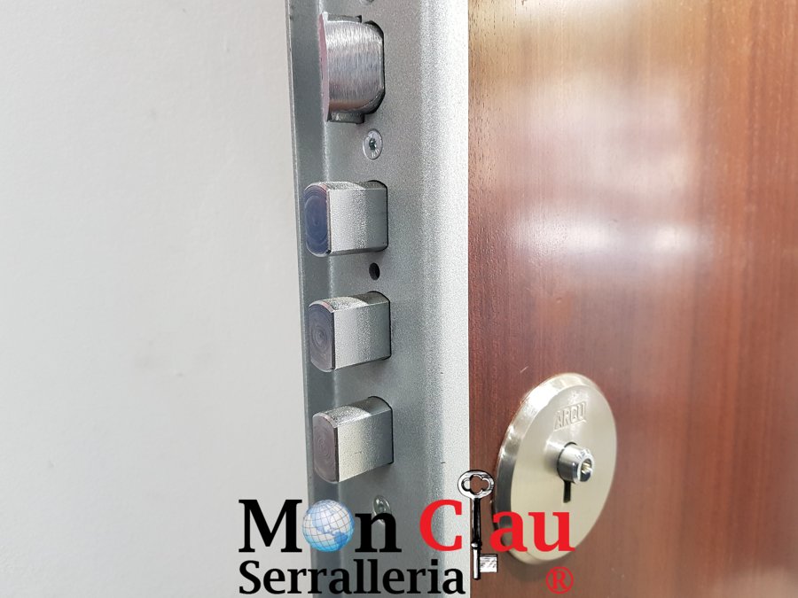 Puerta blindada y cerradura ARCU