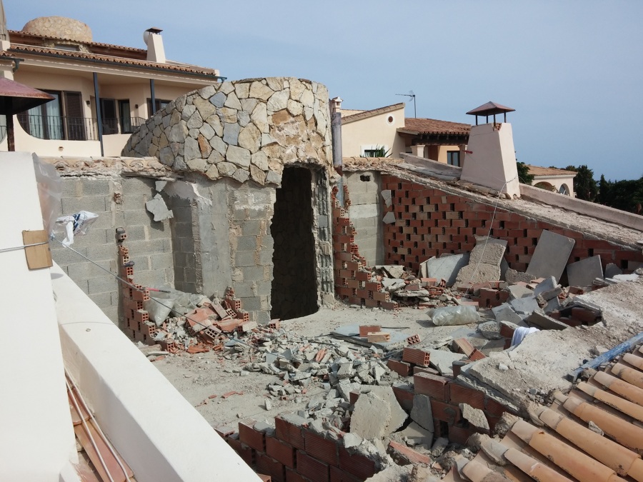 Romper un tejado para hacer una terraza en un chalet