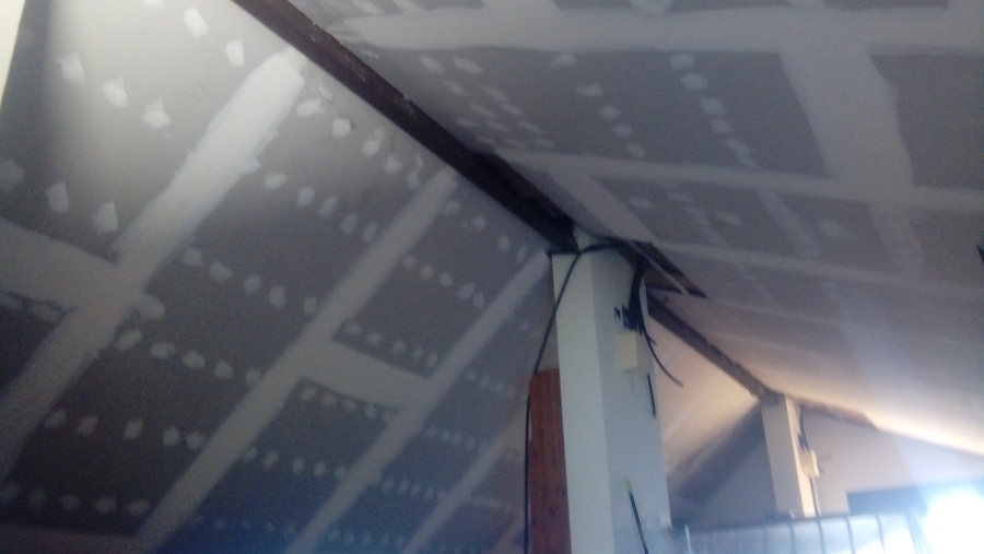 Techo inclinado a dos aguas en urbanización el Torreón (Mairena del Alcor)