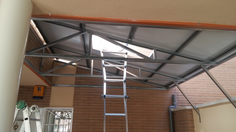 Montaje de panel sandwich