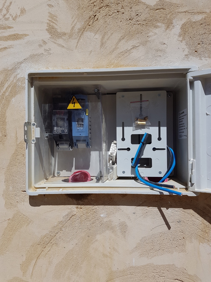 Instalacion de caja de contador electrico