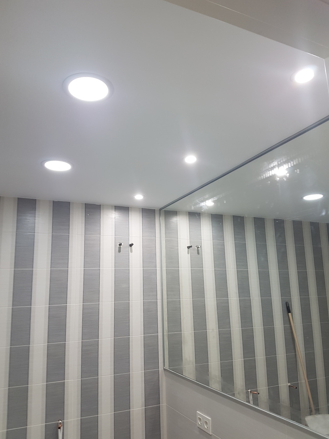 Instalacion de iluminacion led en aseo