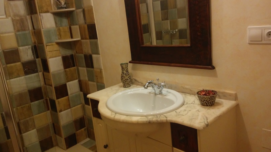 Baño 15x15 rústico terminación