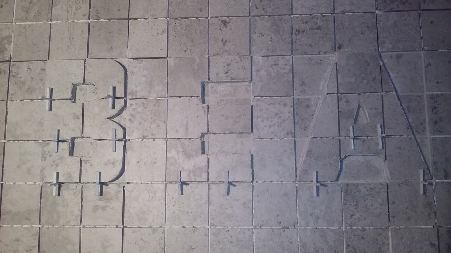 PARED DE RELIEVE MODERNO EN BAÑO