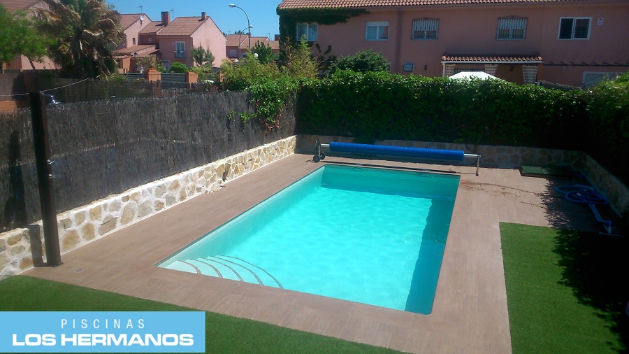 PISCINAS ROSA TRES Y GRESITE TURQUESA