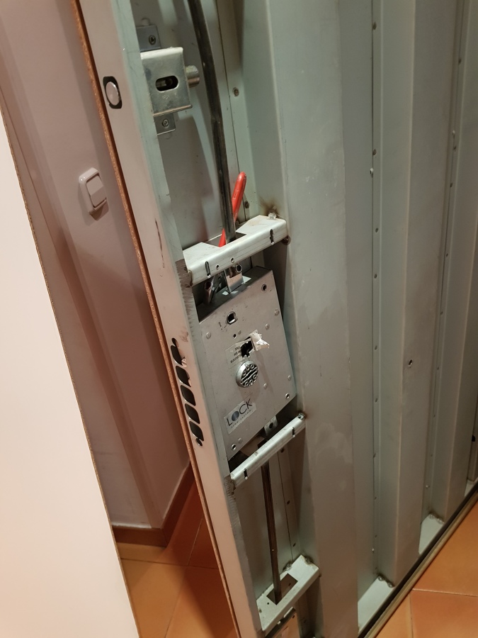 cambio cerradura puerta acorazada