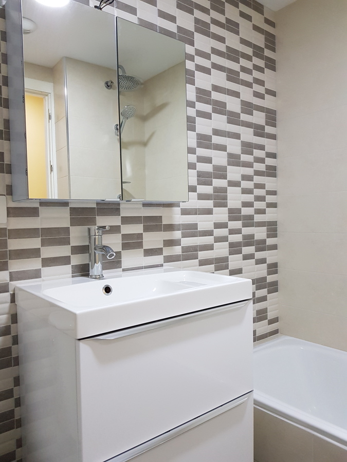 BAÑO DISEÑADO POR DECORA & NBM