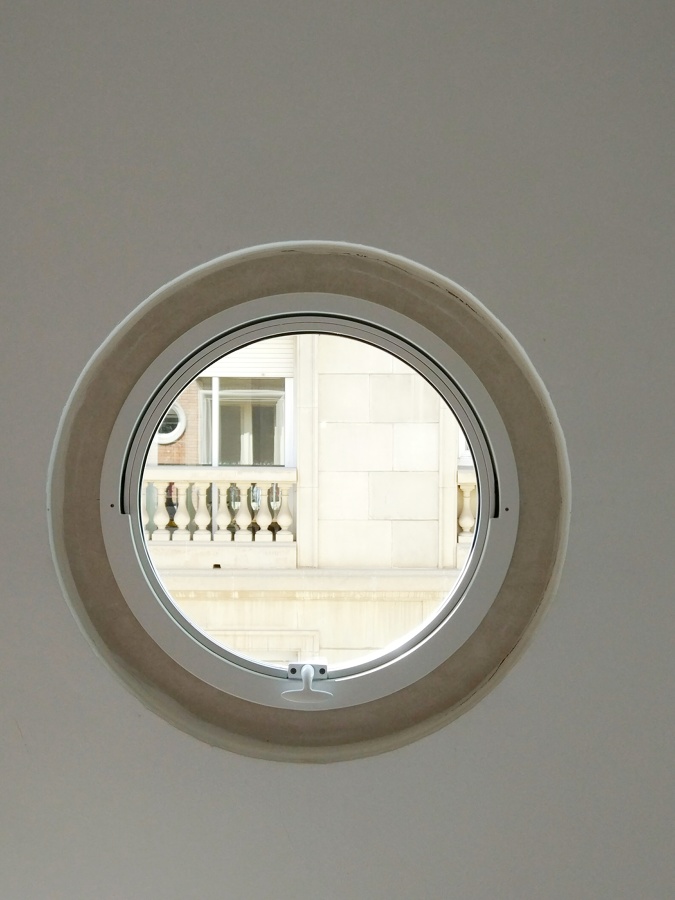 Ventana de Aluminio Ojo de Buey Minimalista