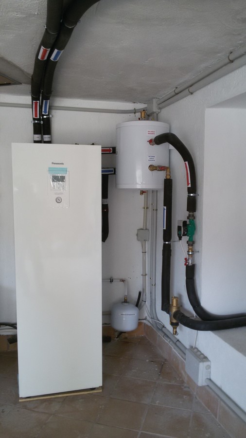 Instalacion bomba de calor(aerotermia) Panasonic Aquarea 9kw+deposito de inercia 50l