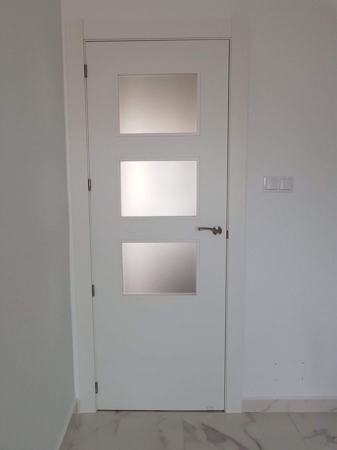 Puerta blanca cocina