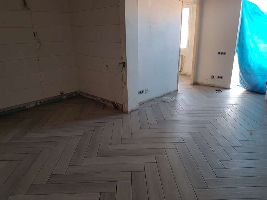 Pavimento a espiga y a cartabón