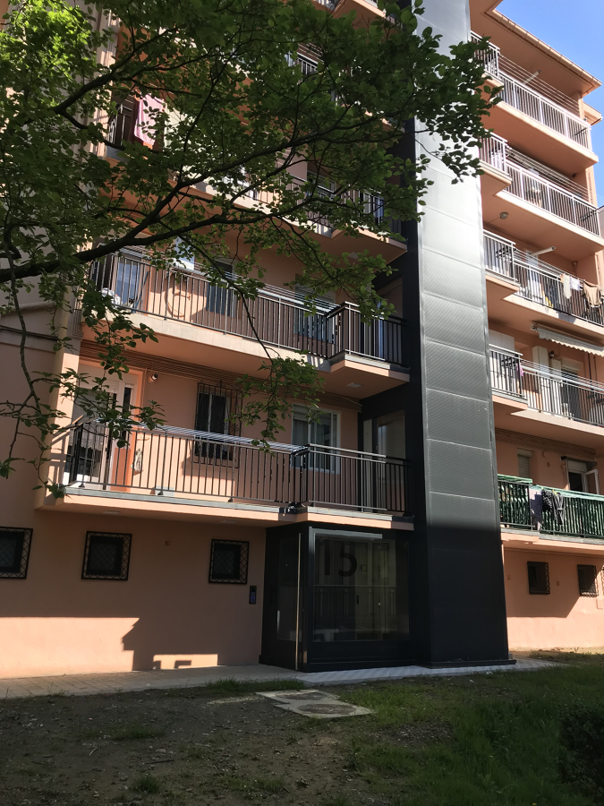Instalación de ascensor por el exterior con acceso a balcones
