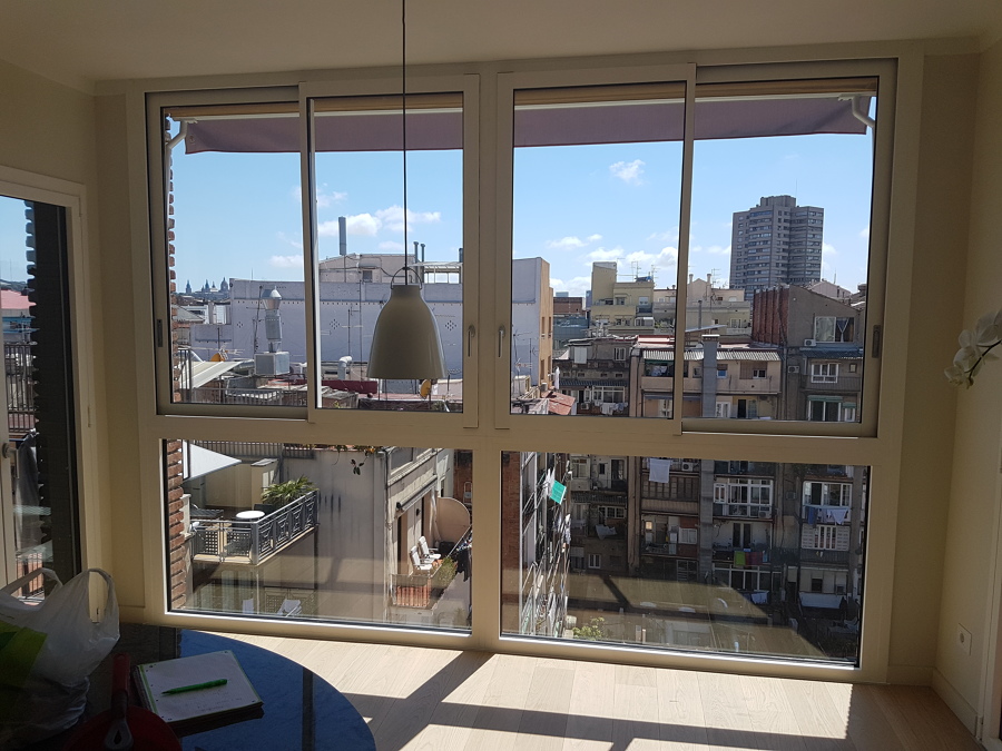 Cristalera con correderas panoramicas