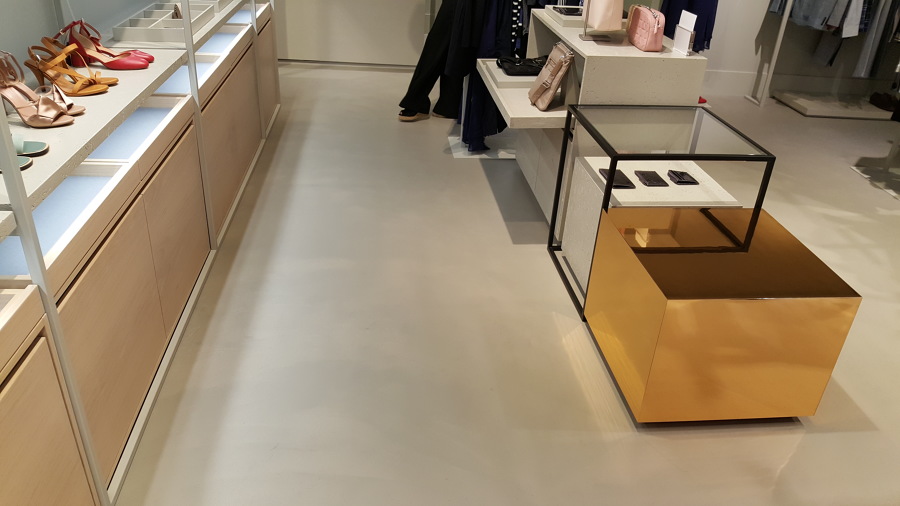 Suelo de microcemento para local comercial en Oviedo