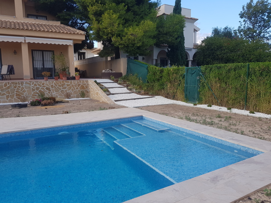 Piscina y acondicionamiento exterior