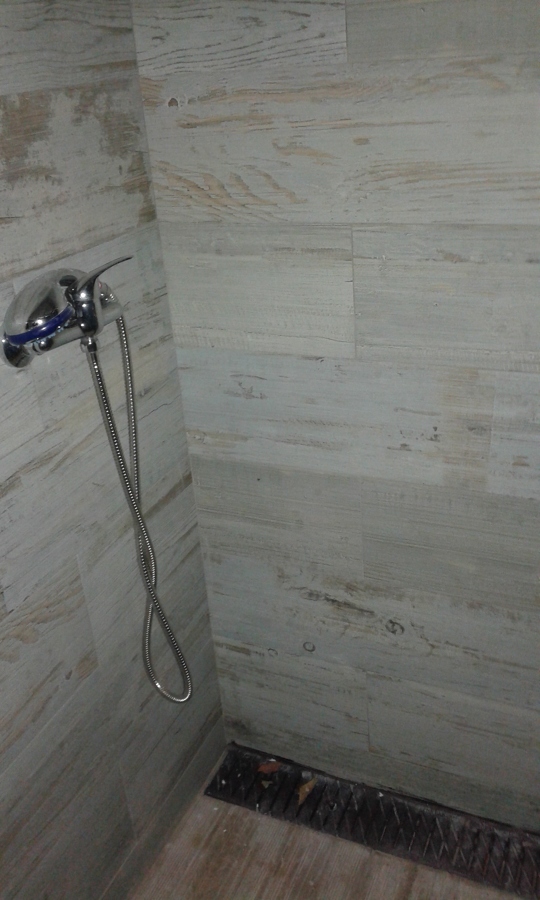 pequeño cuarto de baño