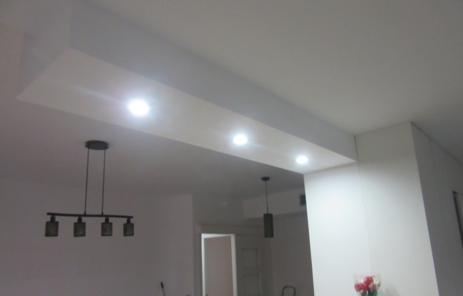 Cocina y falsa viga.