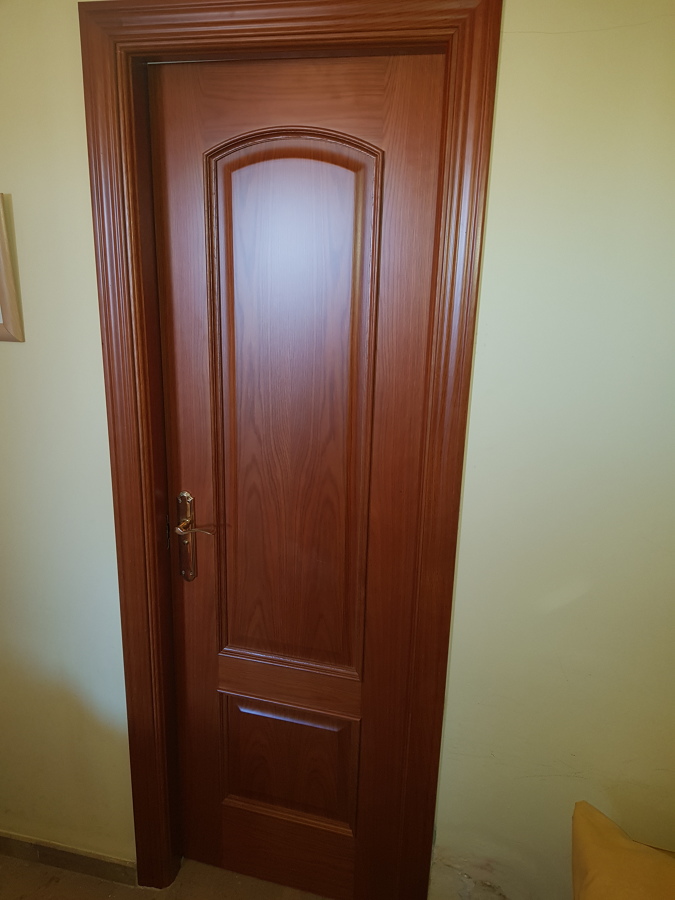 sustitución puerta paso modelo provenzal medio punto barnizada