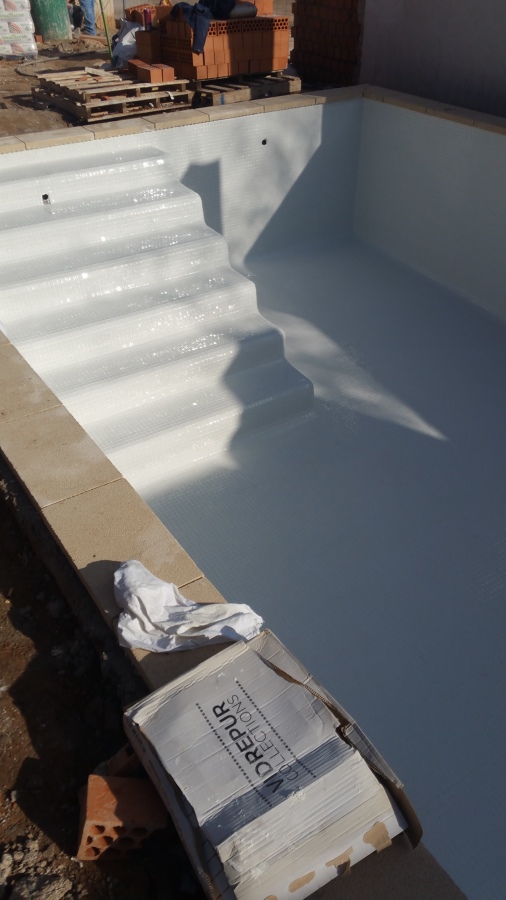 Revistimiento piscina con gresite blanco