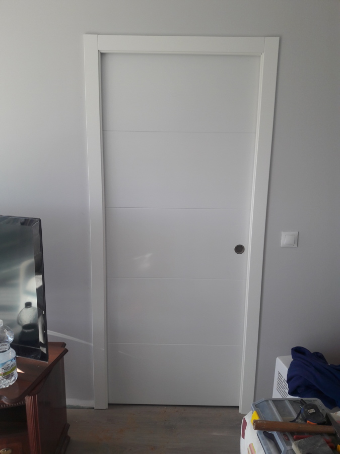 Puerta Corredera lacada blanca