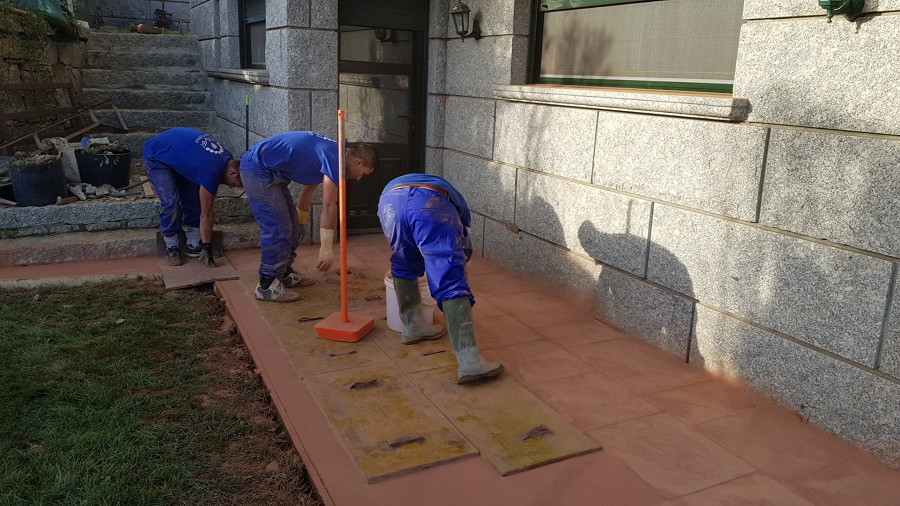 Aplicación de molde de tipo Piedra Inglesa para realización de Hormigón Impreso