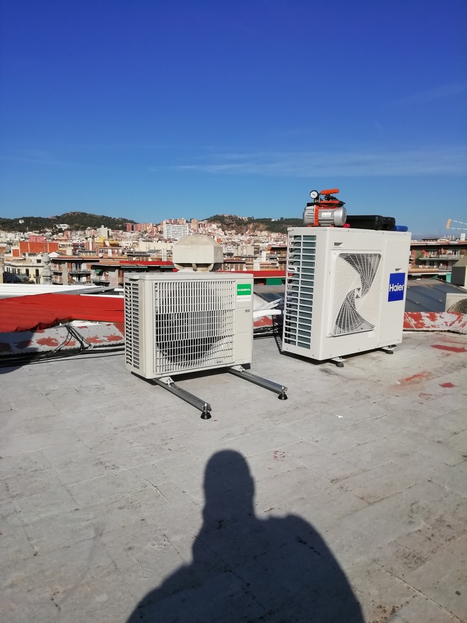 Instalacion de condensador con soportacion anticaidas.