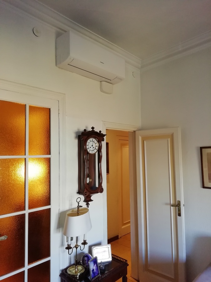 Instalacion convencional de split pared en salon comedor.